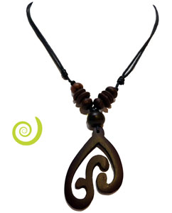 collier cordon pendentif en bois ethnique mode hippie