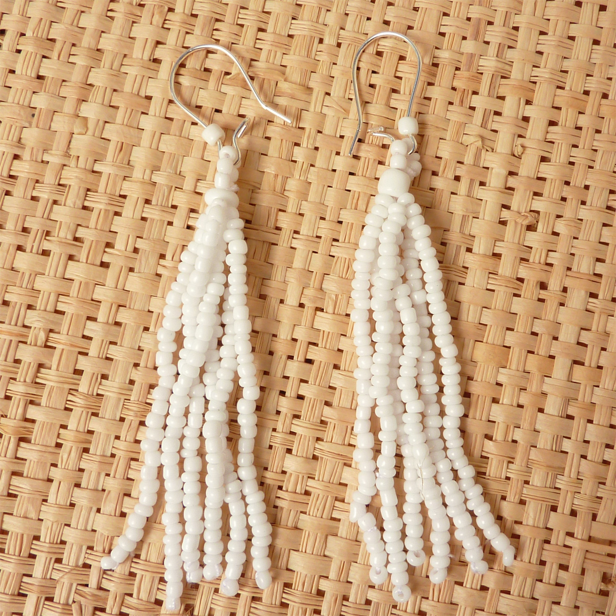 Boucles D Oreilles Blanches Pompons En Perles De Rocaille